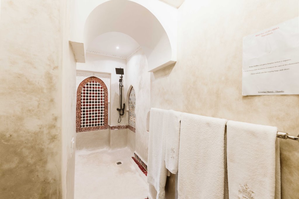 Limoni Room interior, Riad Dar Alhambra